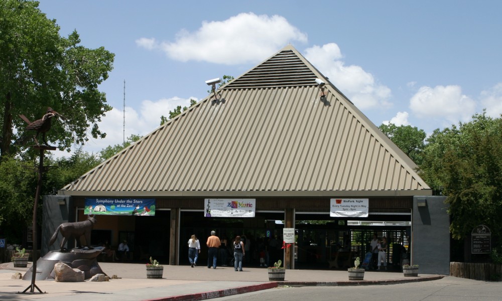 Rio_Grande_Zoo_main_entrance.jpg